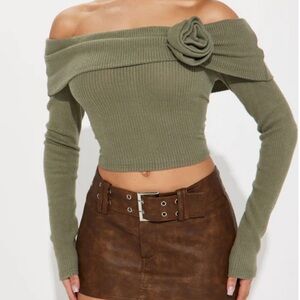 Green 3D rose off the shoulder crop top